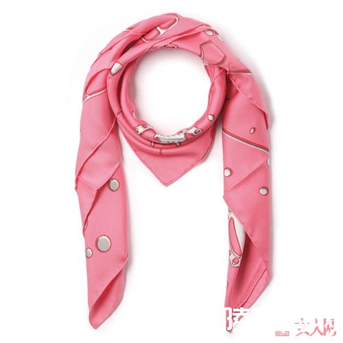 丝巾要怎么洗_你真的会用丝巾吗  最详细的丝巾另类大解析