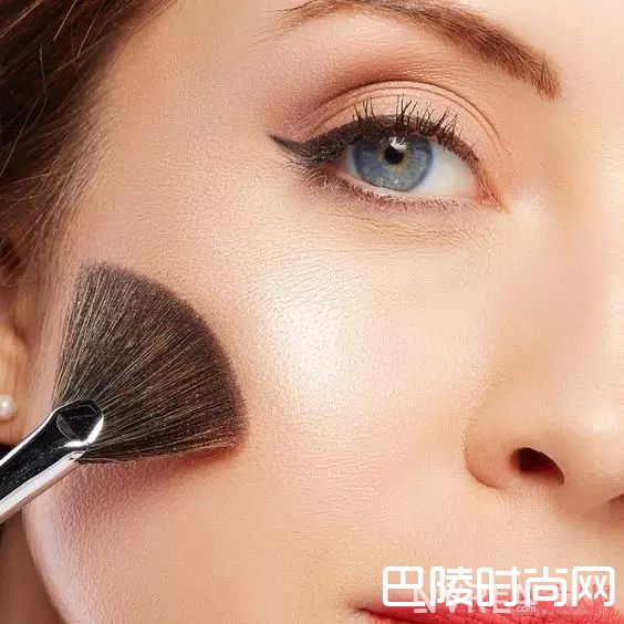 高光刷选择和推荐_化妆刷选不对，买再多大牌化妆品都是浪费！