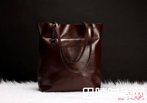 包包款式选择_一个包包一个小世界 女人该如何挑选属于自己的包