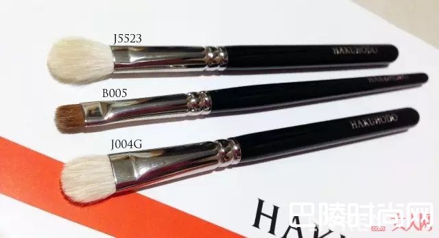 眼影刷的种类和选择_化妆刷选不对，买再多大牌化妆品都是浪费！