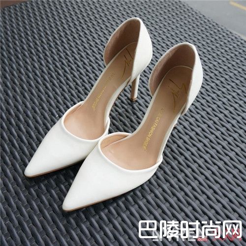 尖角高跟鞋怎么样_美女们别再乱买鞋了 拥有这十款就能驾驭各个场合