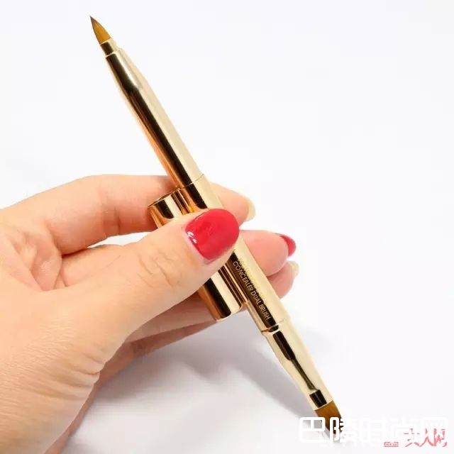 唇刷怎么选_化妆刷选不对，买再多大牌化妆品都是浪费！