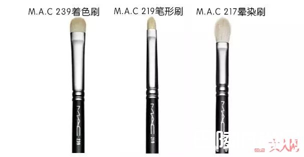 眼影刷的种类和选择_化妆刷选不对，买再多大牌化妆品都是浪费！