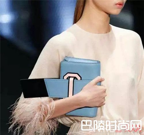 Prada包包推荐_2017年下半年最值得投资的包包 你入手几个了？