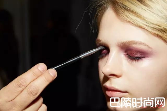 如何挑选化妆刷_化妆刷选不对，买再多大牌化妆品都是浪费！