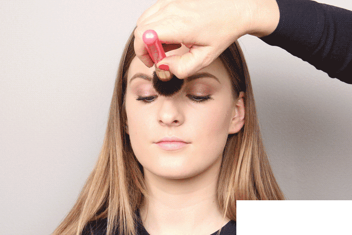 散粉刷的种类选择_化妆刷选不对，买再多大牌化妆品都是浪费！