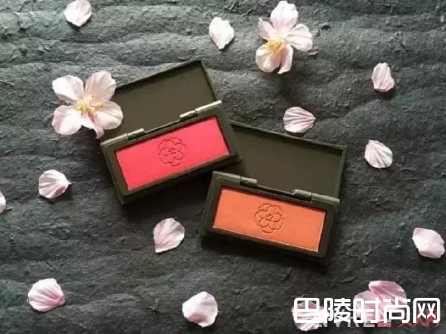 THREE樱花限定唇颊套装_14款樱花系美物，狠狠击中樱の花仙子的少女心！