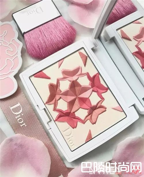 樱花晒红_14款樱花系美物 狠狠击中你的少女心!