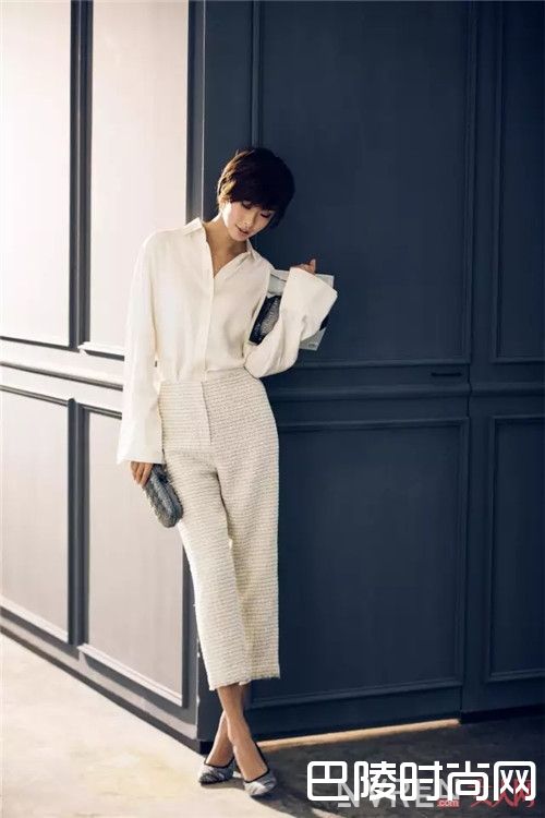 赫本式的衬衫_这些女神的经典风格单品 这个春天就这样穿！