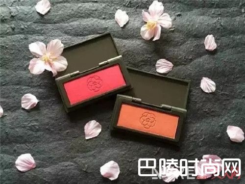 樱花唇颊套装_14款樱花系美物 狠狠击中你的少女心!