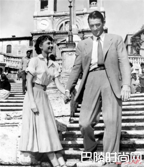 赫本式的衬衫_这些女神的经典风格单品 这个春天就这样穿!