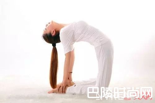 瑜伽动作瘦腰_为什么你瘦腰那么难？因为你没看这篇啊！