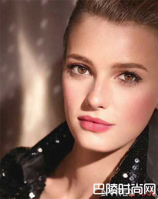 CHANEL-香奈儿丝绒-42# 介绍_当初火到断货 买了后悔的五大口红