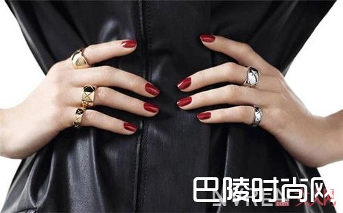 戒指搭配手环好吗_指尖新风潮：13种戒指怎么混搭好看？