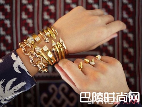 玫瑰金戒指搭配上有什么规范吗_指尖新风潮：13种戒指怎么混搭好看？