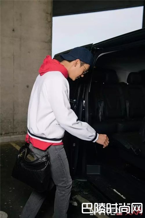 潮人搭配_他们把属于春天的烂漫都背在了自己身上!