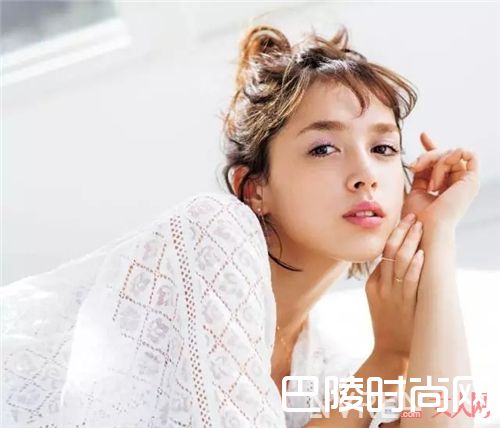 性感的粉紫色眼妆_巧用彩妆新色 颜值与时尚感up up up!