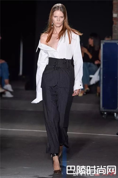 露肩的穿法_衬衫的花式穿搭法 就是要不正经的穿衣！