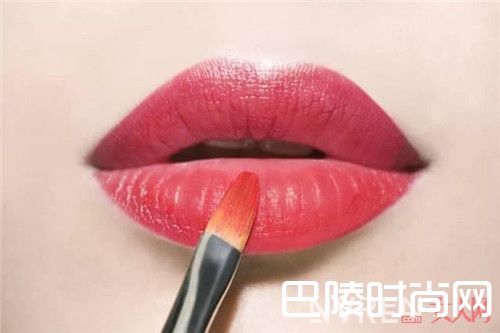 Tom Ford LIPS&BOYS黑管简介_全面分析五种唇型 春天怎么涂口红才能美翻天？