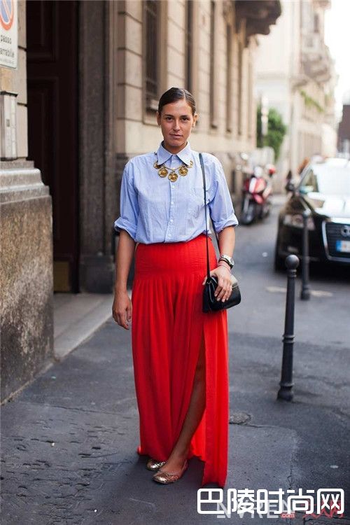 雪纺百褶裙如何搭配_有了这四款气质裙装 承包2017春天最美搭配！
