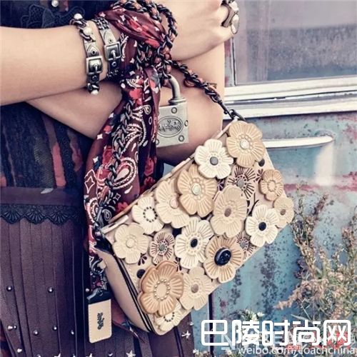 Coach Dinky_他们把属于春天的烂漫都背在了自己身上！