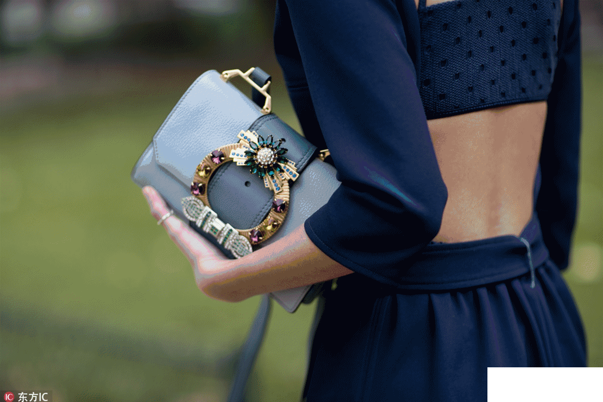 MiuMiu 宝石包_他们把属于春天的烂漫都背在了自己身上!