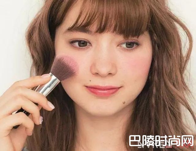 苹果肌腮红_这么画腮红，春日里的粉嫩仙女就是你