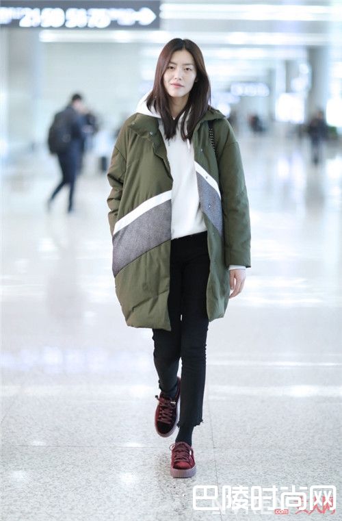 连帽卫衣搭配西装外套好吗_连帽卫衣怎么搭配外套？6种方式教你潮范显现