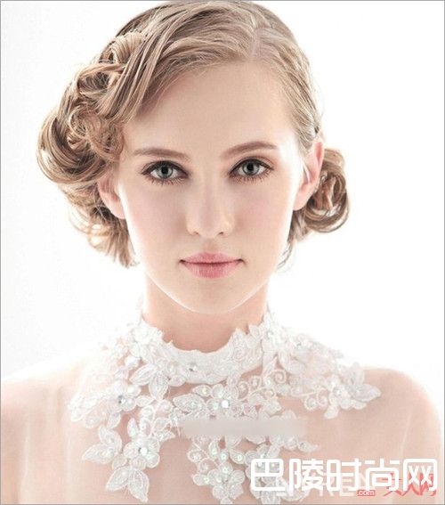 短发新娘发型怎么营造蓬松感