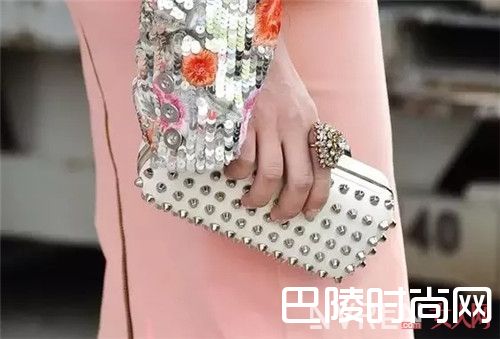 奢华款的戒指怎么搭配_不得不看的戒指必败清单 看看哪款是你钟意的？