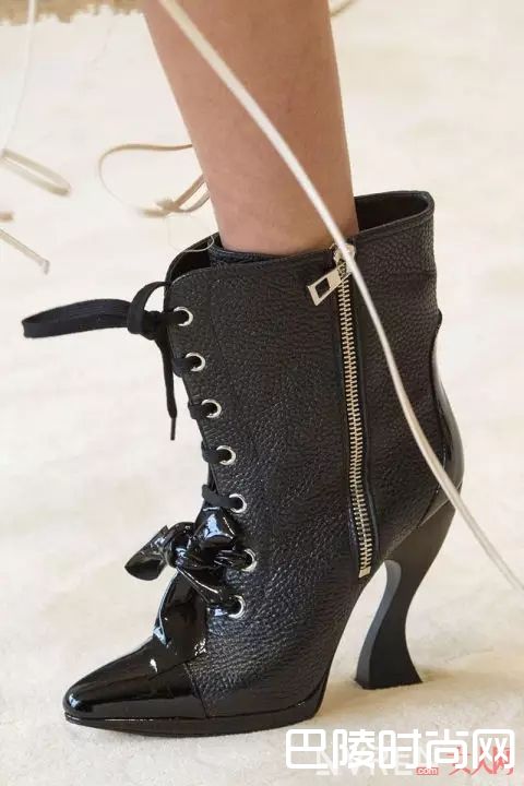 小猫矮跟鞋_春夏美鞋怎么买，这可是今年夏天最齐全的美鞋指南