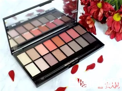 Make Up Revolution眼影推荐_春日必备|这8盘网红眼影 闭着眼睛画都好看