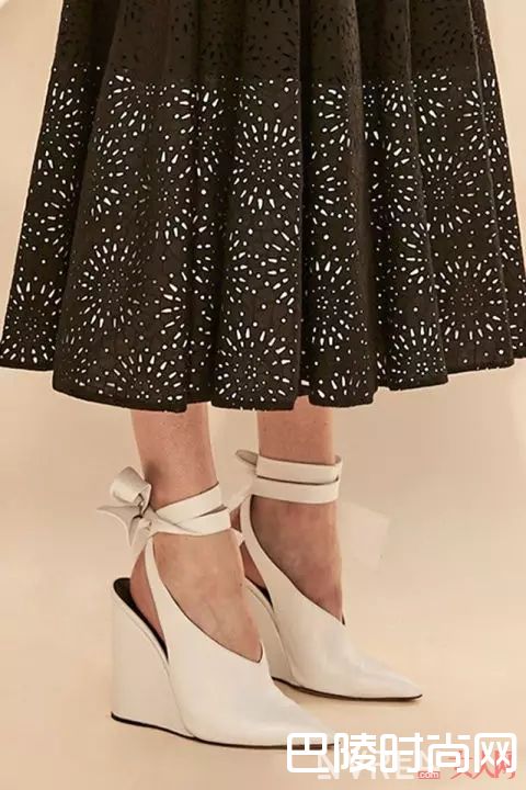 V口鞋_春夏美鞋买什么，这可能是今年夏天最齐全的美鞋指南