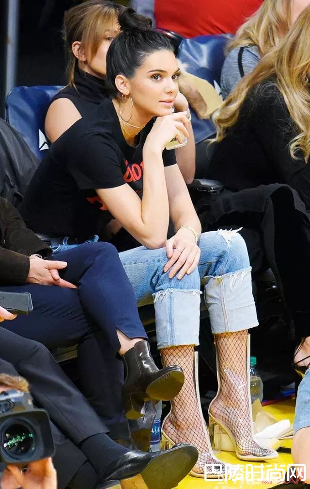 透明靴_春夏美鞋怎么买，这可是今年夏天最齐全的美鞋指南