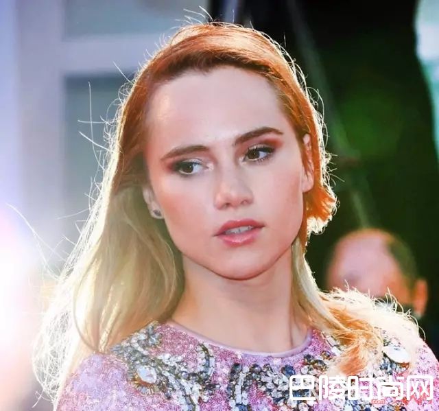 鬓角&平扫腮红_这么画腮红，春日里的粉嫩仙女就是你