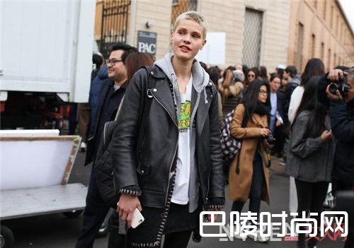 皮衣搭配连帽卫衣的穿法时尚吗_连帽卫衣怎么搭配外套？6种方式教你潮范显现