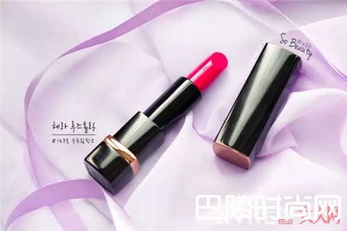 人鱼色装扮_女神“妆”出来 盘点2017年最时尚的妆容潮流