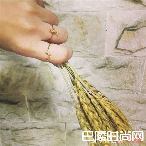 简约款的戒指怎么搭配好看_不得不看的戒指必败清单 看看哪款是你钟意的?