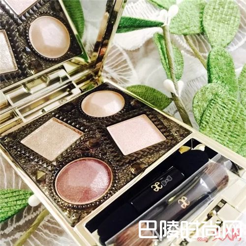 elegance眼影推荐_春日必备|这8盘网红眼影 闭着眼睛画都好看