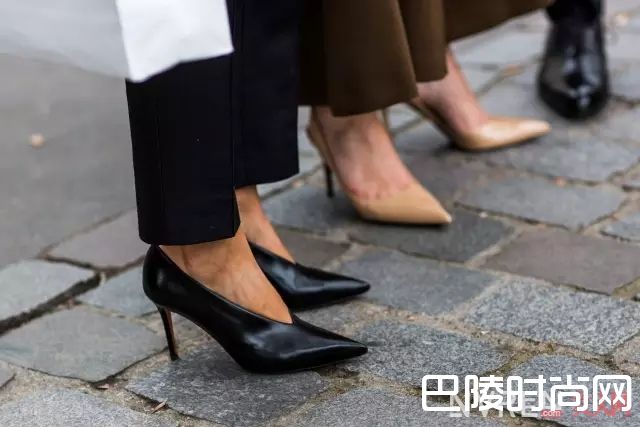 V口鞋_春夏美鞋买什么，这可能是今年夏天最齐全的美鞋指南