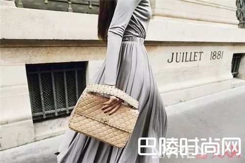 Valentino包包推荐_这几个新包听说可以时髦50年!你信吗?