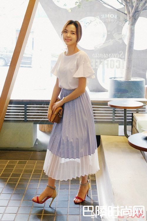 金丝绒连衣裙怎么搭配超显气质_春天来临各种连衣裙齐上阵 百搭的连衣裙哪款是你最喜欢的