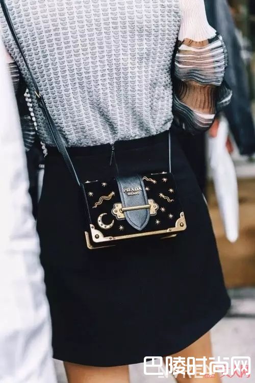 Prada Cahier&Ribbon包包推荐_这几个新包听说可以时髦50年！你信吗？