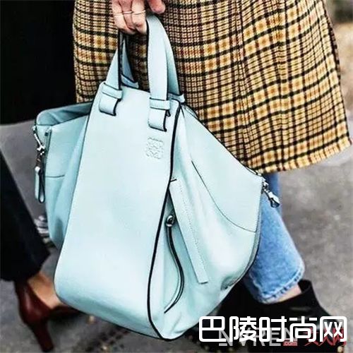 LOEWE包包推荐_这几个新包听说可以时髦50年！你信吗？