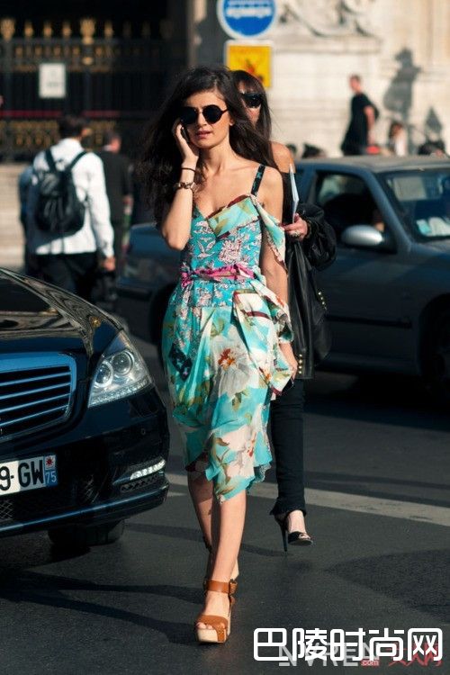 2017年活力彩色款连衣裙流行吗_今年最流行的6款时尚潮流连衣裙 总有一款是你喜欢的