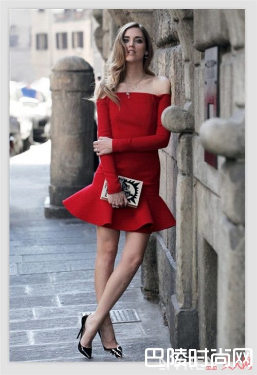 金丝绒连衣裙怎么搭配超显气质_春天来临各种连衣裙齐上阵 百搭的连衣裙哪款是你最喜欢的