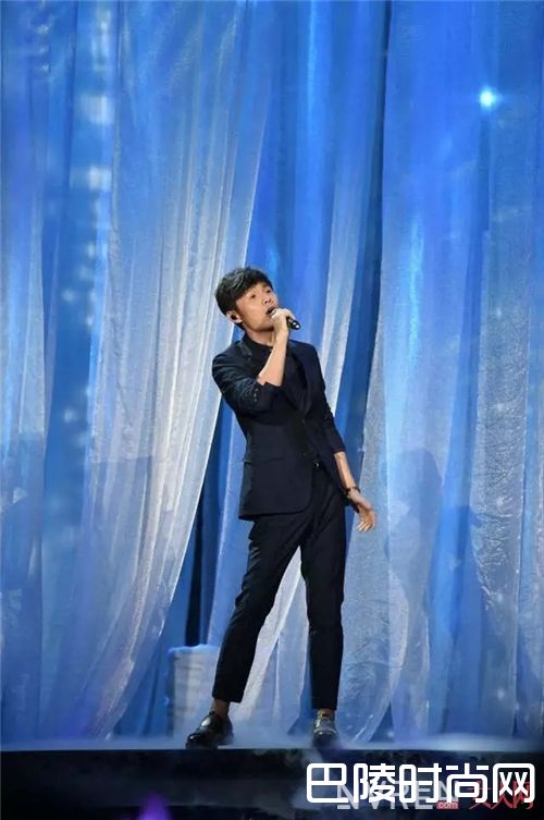 这些明星已经穿在身上_没有多余、没有浮华 Ferragamo美得刚刚好～