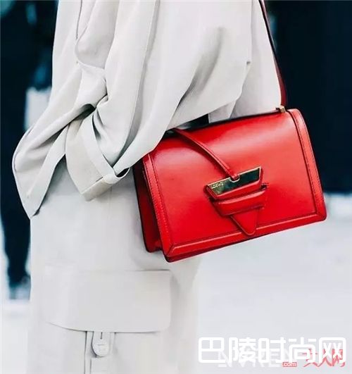 Barcelona_Loewe家的包包推荐！款式那么多总有适合你的