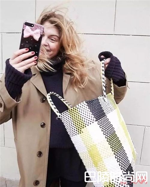 Truss包包推荐_价格1500元以内 这些轻奢包你入手了吗？