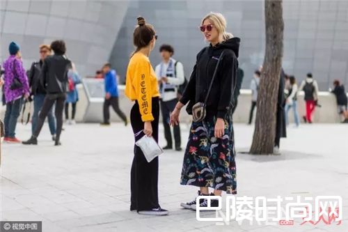 印花裙的穿搭法_春风十里 不如将一缕繁花穿在身的你!